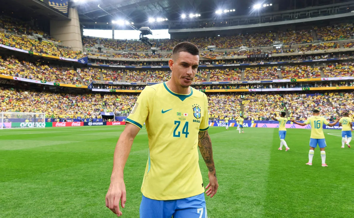 Ibañez perde espaço com Ancelotti após estreia e vê Danilo assumir vaga no Brasil
