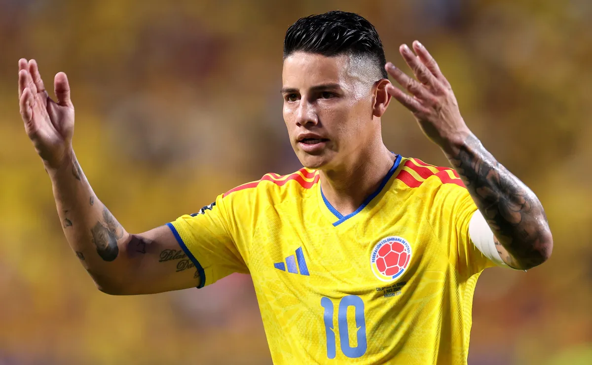 James Rodríguez demonstra insatisfação após ser substituído em Colômbia x Gana pela Copa do Mundo