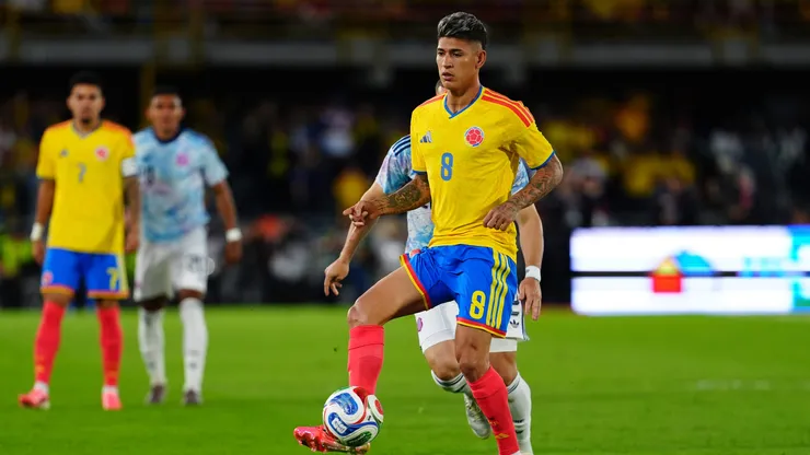 BOGOTA, COLOMBIA - JUNE 01: Jorge Carrascal of Colombia makes a pass during the international friendly match between Colombia and Costa Rica at Estadio El Campin on June 01, 2026 in Bogota, Colombia. (Photo by Andres Rot/Getty Images)