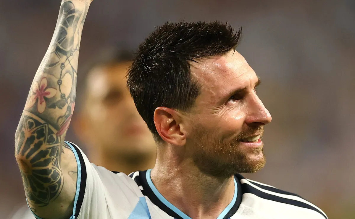 Messi comenta sobre admiração do grupo por ele e detalha situação de Martínez: “Honestamente feliz”