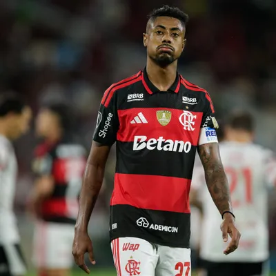 Flamengo condena ataques racistas sofridos por Bruno Henrique