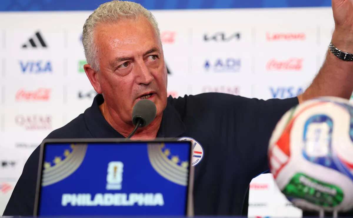 Paraguai fortalece defesa para deter a França e provável escalação tem 5 defensores na Copa do Mundo