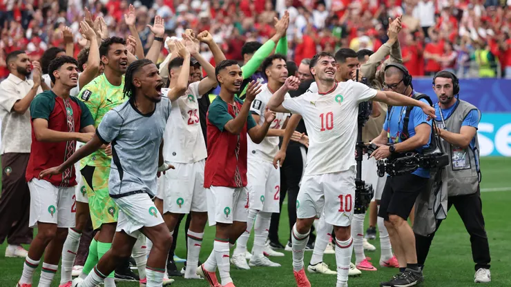 Brahim Diaz do Marrocos, e seus companheiros de equipe aplaudem os torcedores após a vitória por 3 a 0. (Photo by Kevin C. Cox/Getty Images)