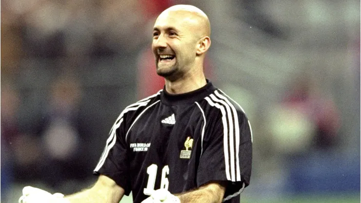 Fabien Barthez disputou duas finais de Copa do Mundo pela França Credit: Shaun Botterill /Allsport