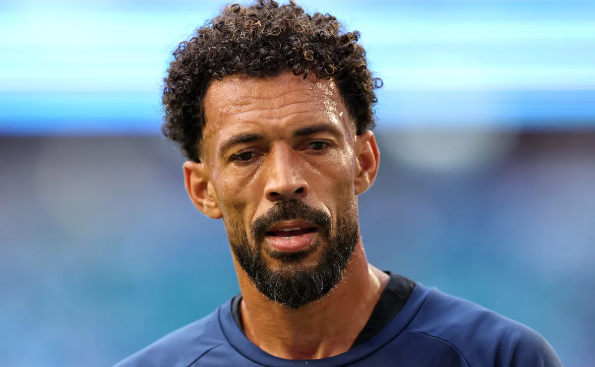 Vozinha acelera conversas com Avaí e Atlético-GO e deve jogar no Brasil após Copa do Mundo