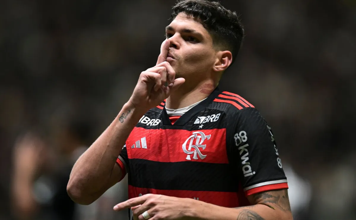 Ayrton Lucas abre o jogo sobre possível saída do Flamengo e revela qual é seu desejo para o futuro