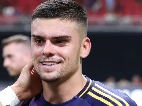 Gabriel Pec desembarca em BH e explica escolha pelo Cruzeiro