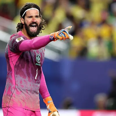 Alisson leva vantagem sobre Haaland antes de Brasil x Noruega