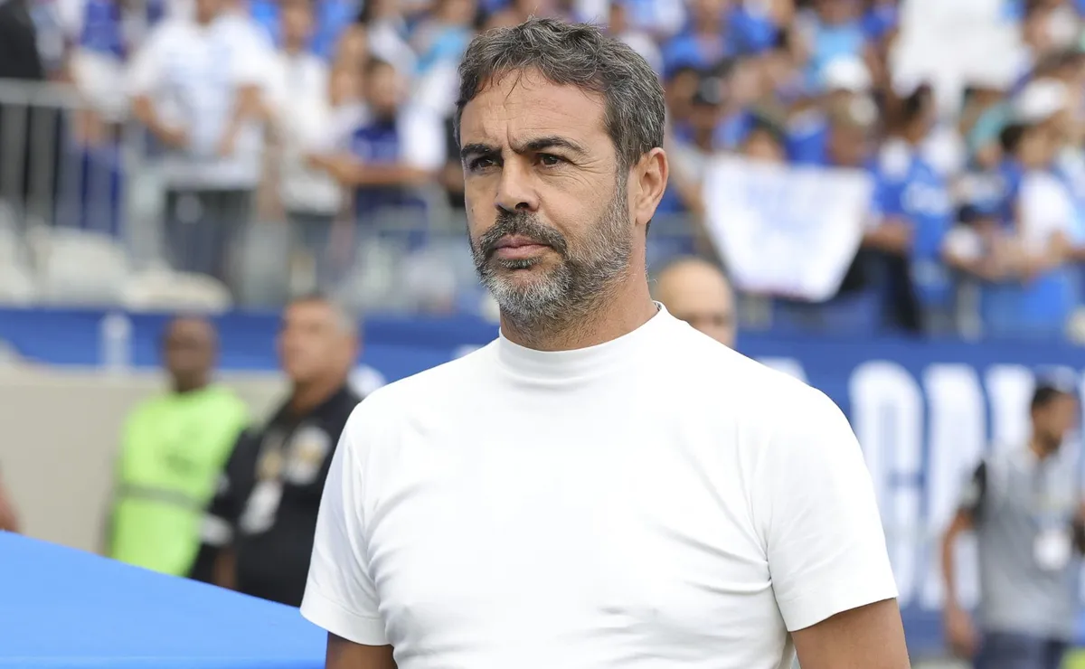 Artur Jorge revela preocupação com possível saída de jogadores do Cruzeiro na janela de transferências