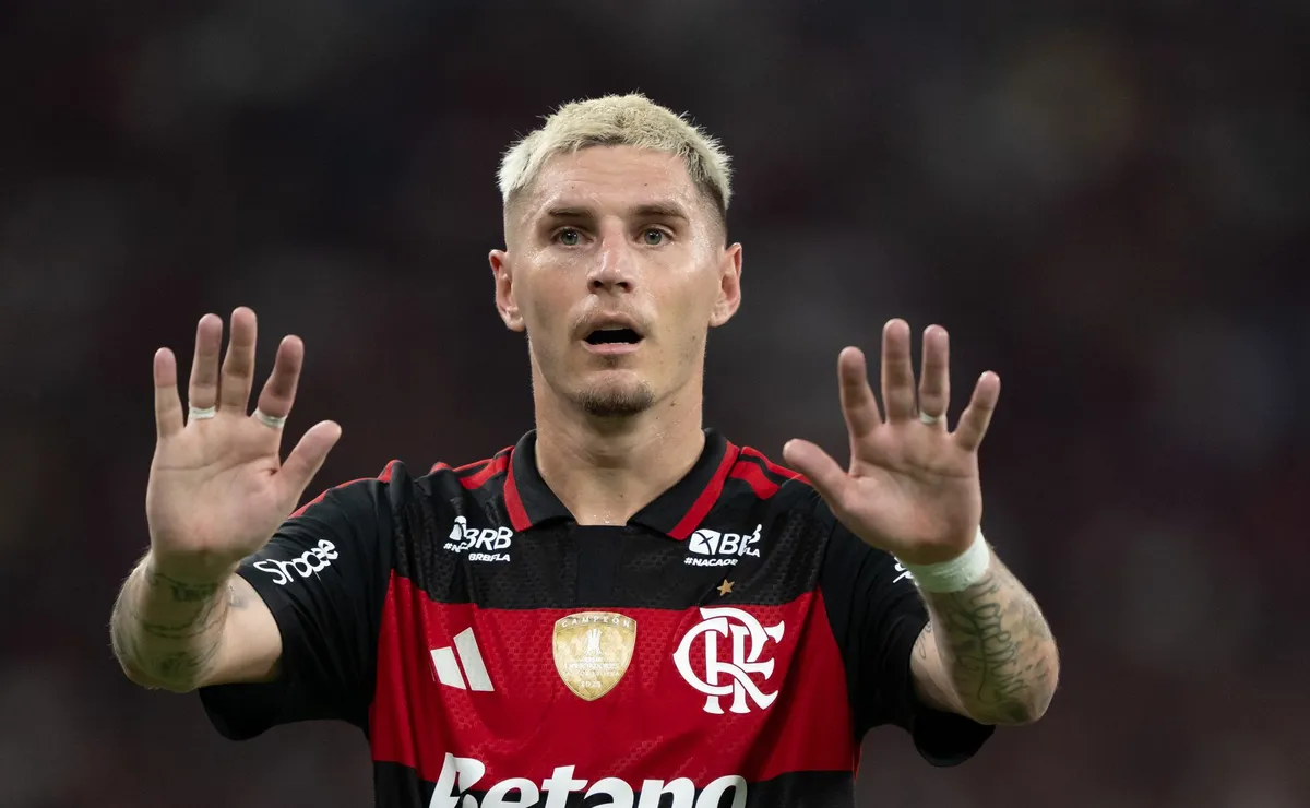 Varela brilha na Copa, ignora mercado e sela ‘fico’ no Flamengo
