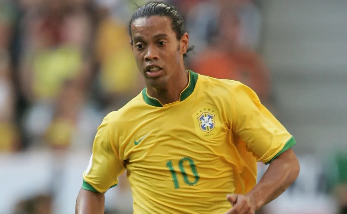 Ronaldinho Gaúcho encantou o mundo e foi decisivo no pentacampeonato do Brasil na Copa do Mundo 2002
