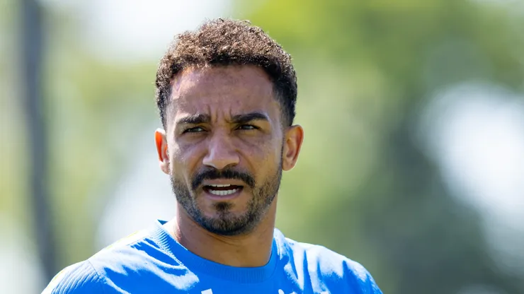 - Danilo jogador do Selecao Brasileira durante treino no Centro de Treinamento CT Columbia Park.