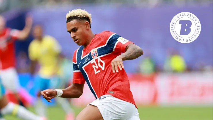 Antonio Nusa domina a bola durante a partida das oitavas de final da Copa do Mundo entre Brasil e Noruega. (Photo by Elsa/Getty Images)