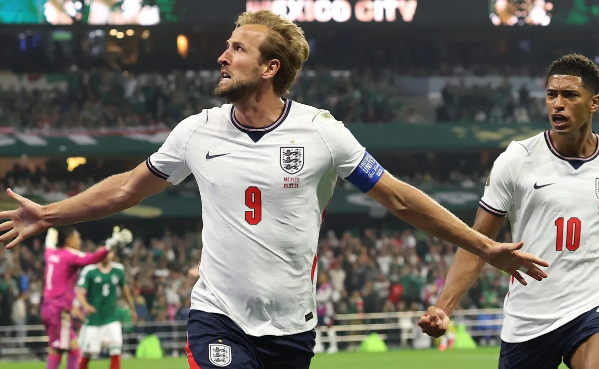Inglaterra supera expulsão para eliminar o México em jogo maluco e avançar às quartas da Copa