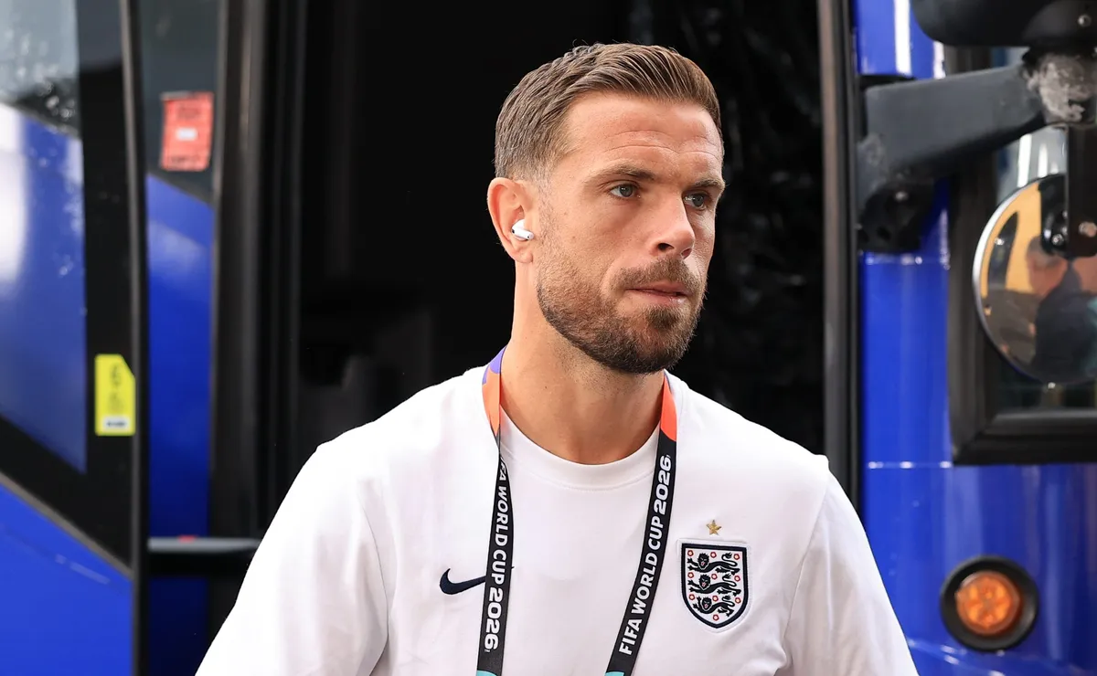 Jordan Henderson sofre grave lesão enquanto comemorava classificação da Inglaterra na Copa do Mundo