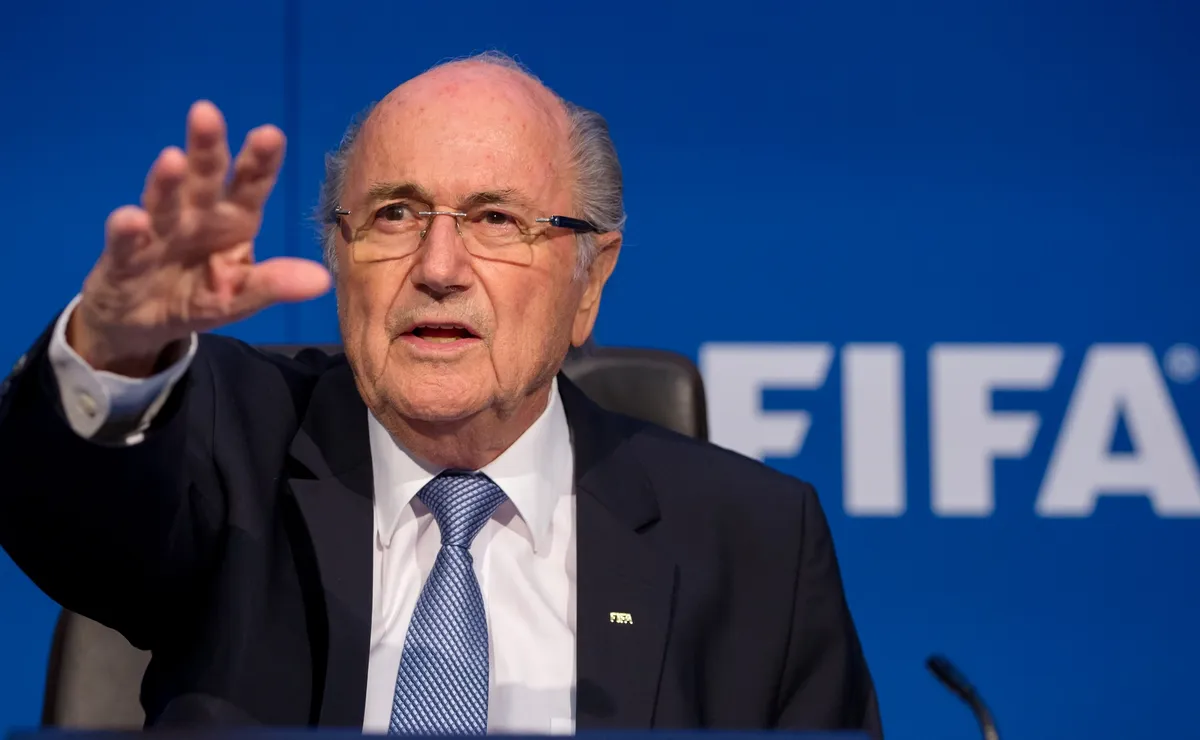Ex-presidente da Fifa, Joseph Blatter critica Trump e Infantino por polêmica com Balogun