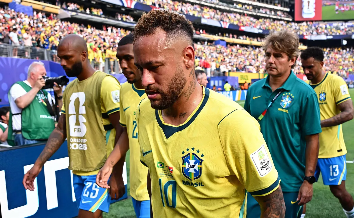 Neymar irá tirar tempo com a família para definir futuro e há discordâncias no Santos