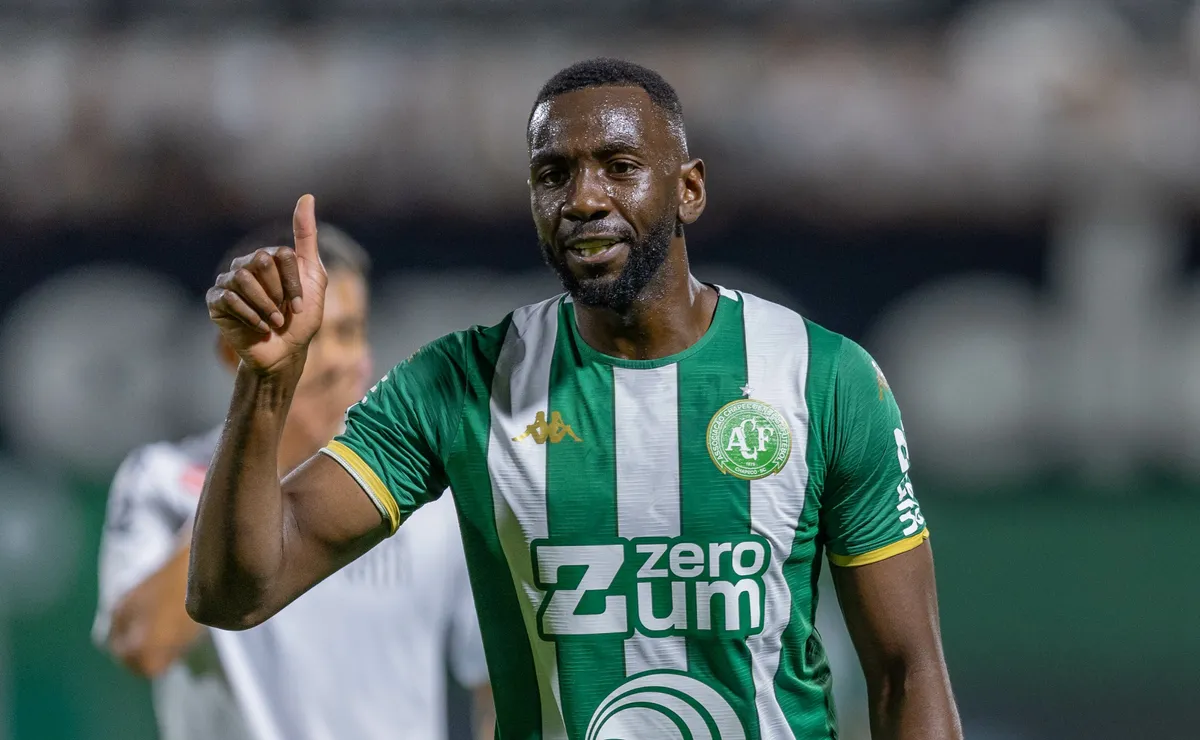 Bolasie, da Chapecoense, critica FIFA após suspensão de punição a Balogun na Copa do Mundo
