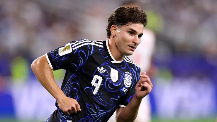 Julián Álvarez deve ser titular contra o Egito - Foto: Luke Hales/Getty Images