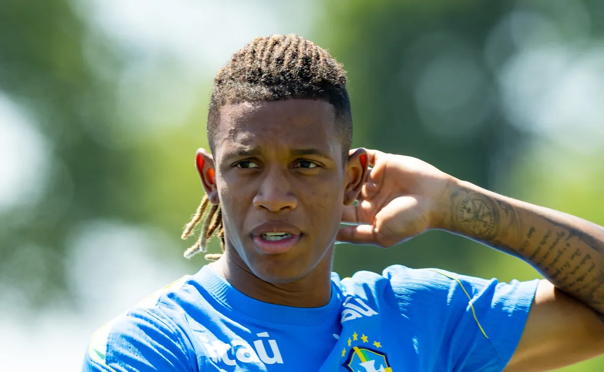 Danilo não se valoriza na Copa e Flamengo sinaliza intenção de oferecer valor menor do que o Botafogo pede