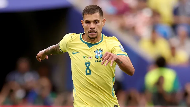 Bruno Guimarães terá 32 anos na Copa de 2030 - Foto: Lars Baron/Getty Images