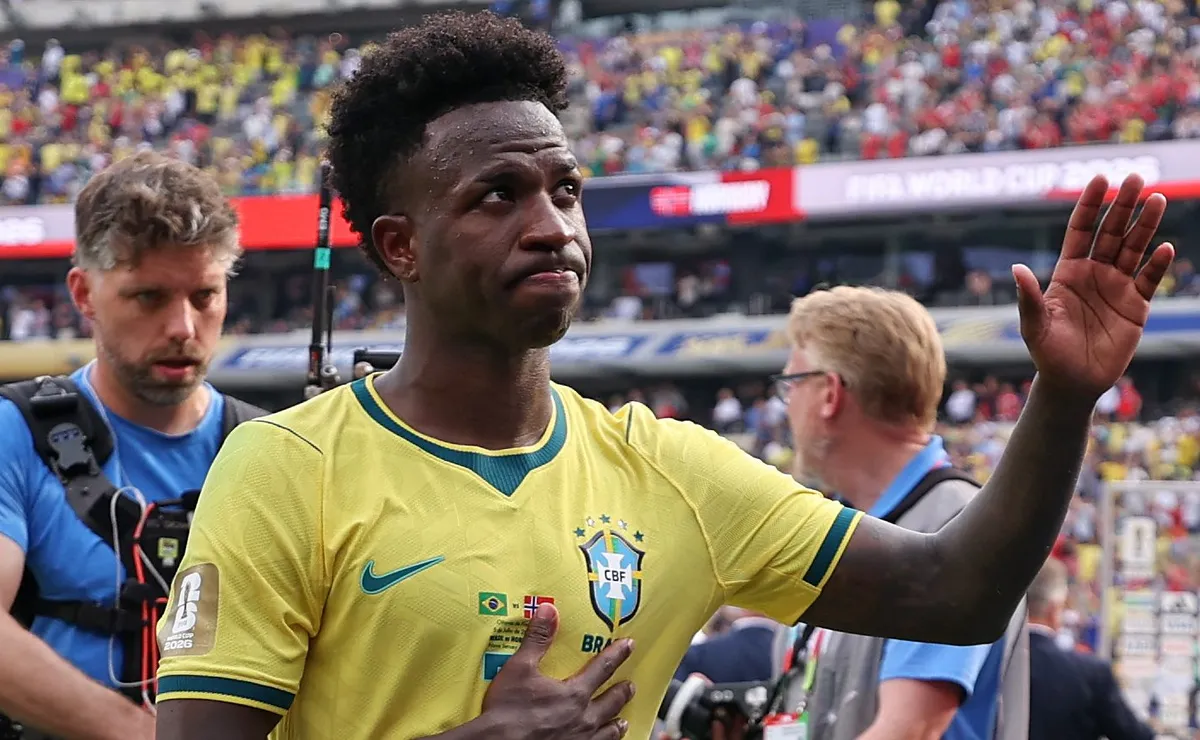 Vini Jr manda recado a Neymar e promete recolocar o Brasil no topo após eliminação na Copa