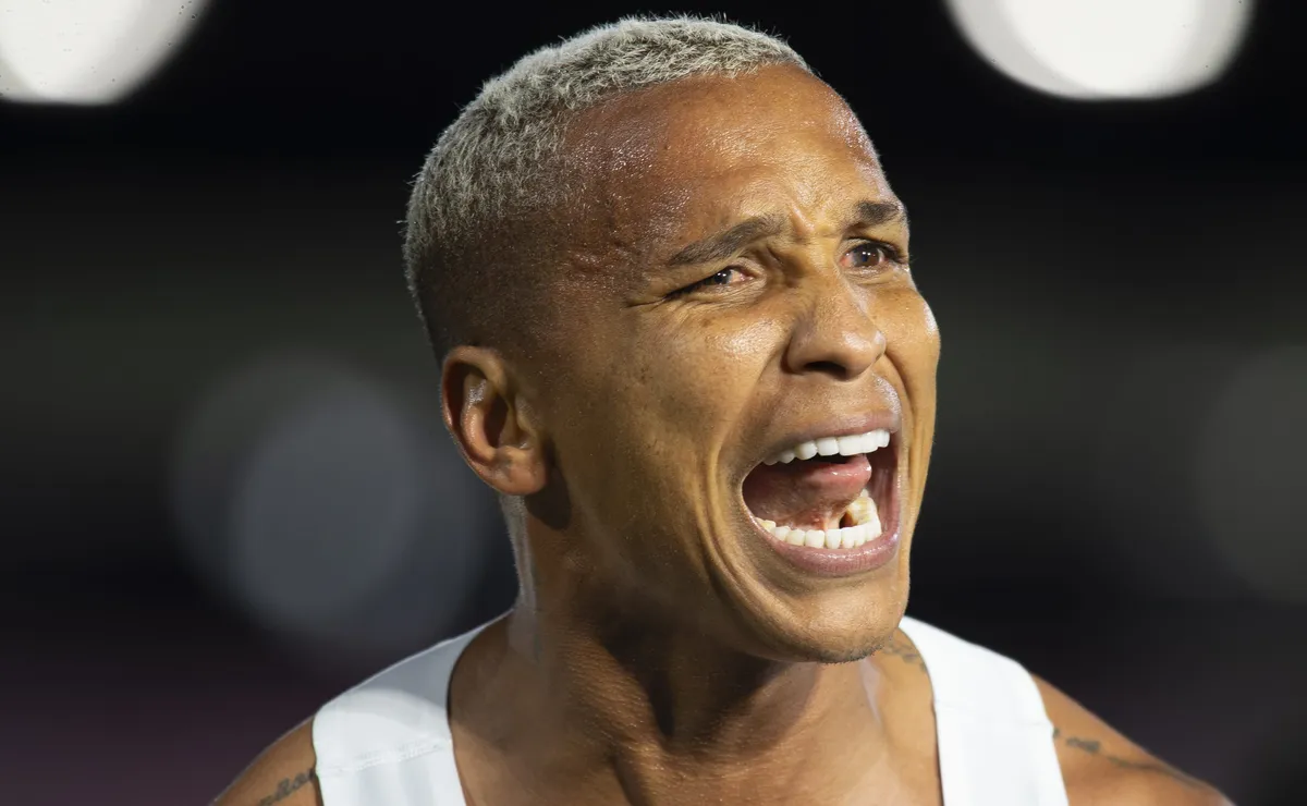 Deyverson defende Neymar após críticas de Fred Caldeira, da Cazé TV: “Limpa a boca para falar dele”