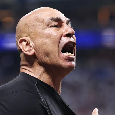 Egito renova contrato de Hossam Hassan após campanha histórica na Copa