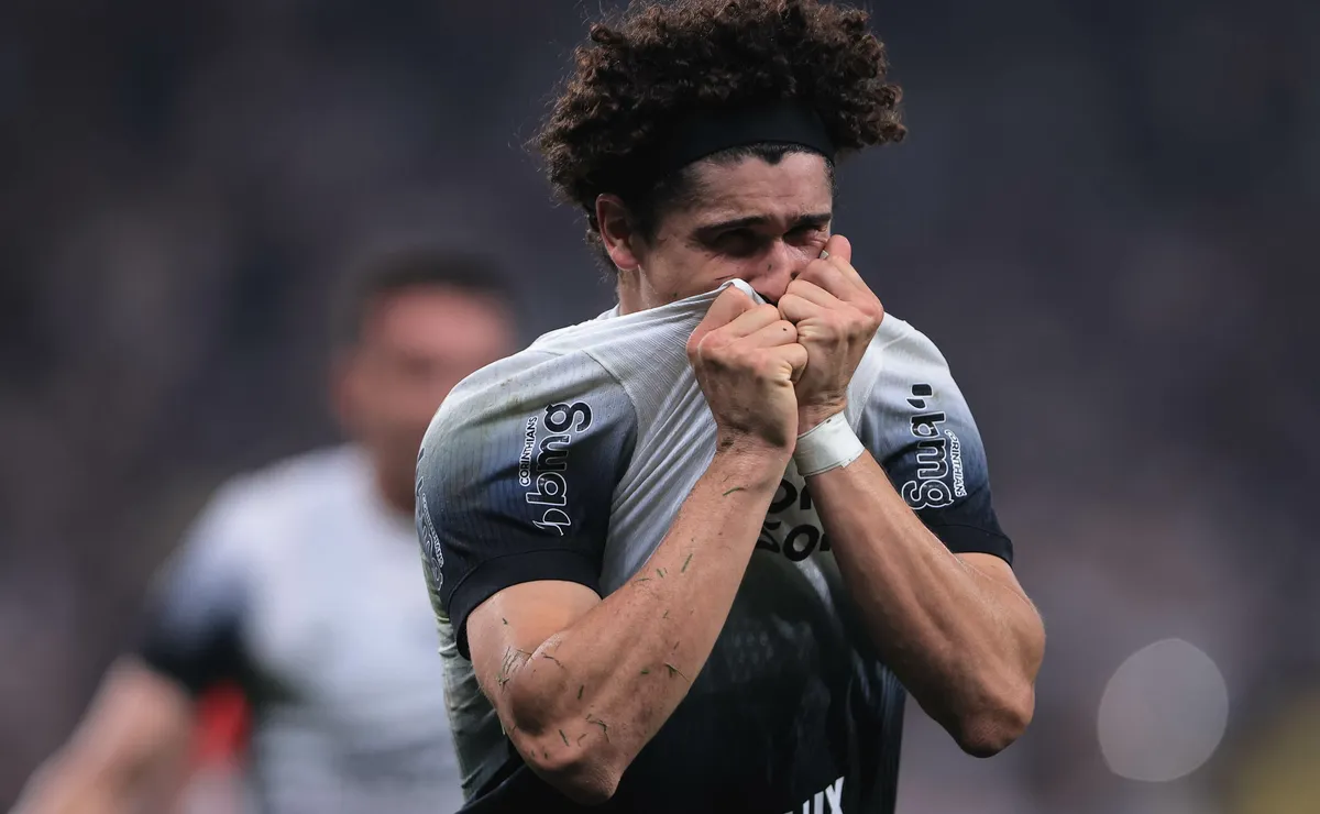 Troca à vista? Santos procura Corinthians por André Ramalho, e Timão mantém João Paulo na mira
