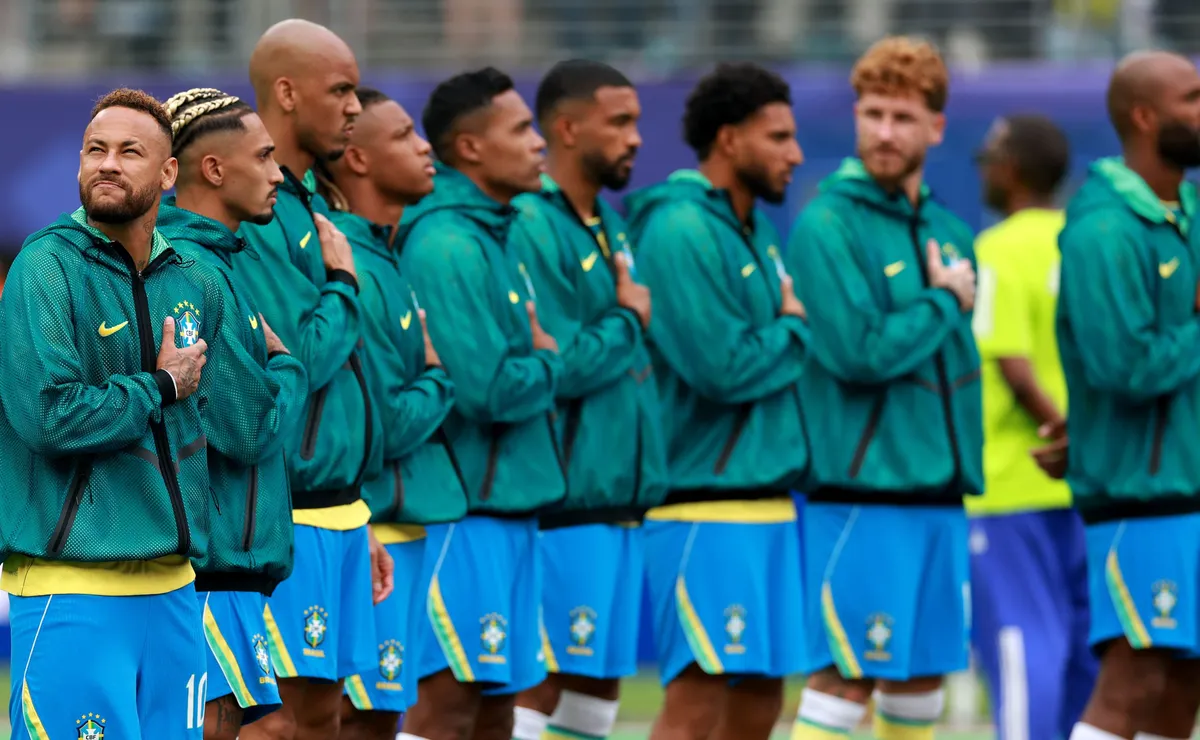 Avião da Seleção Brasileira retorna ao Rio com apenas um dos 26 convocados para a Copa