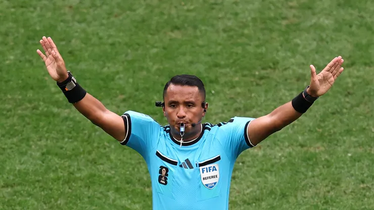 Iván Barton, árbitro de Suíça x Colômbia - Foto: Luke Hales/Getty Images
