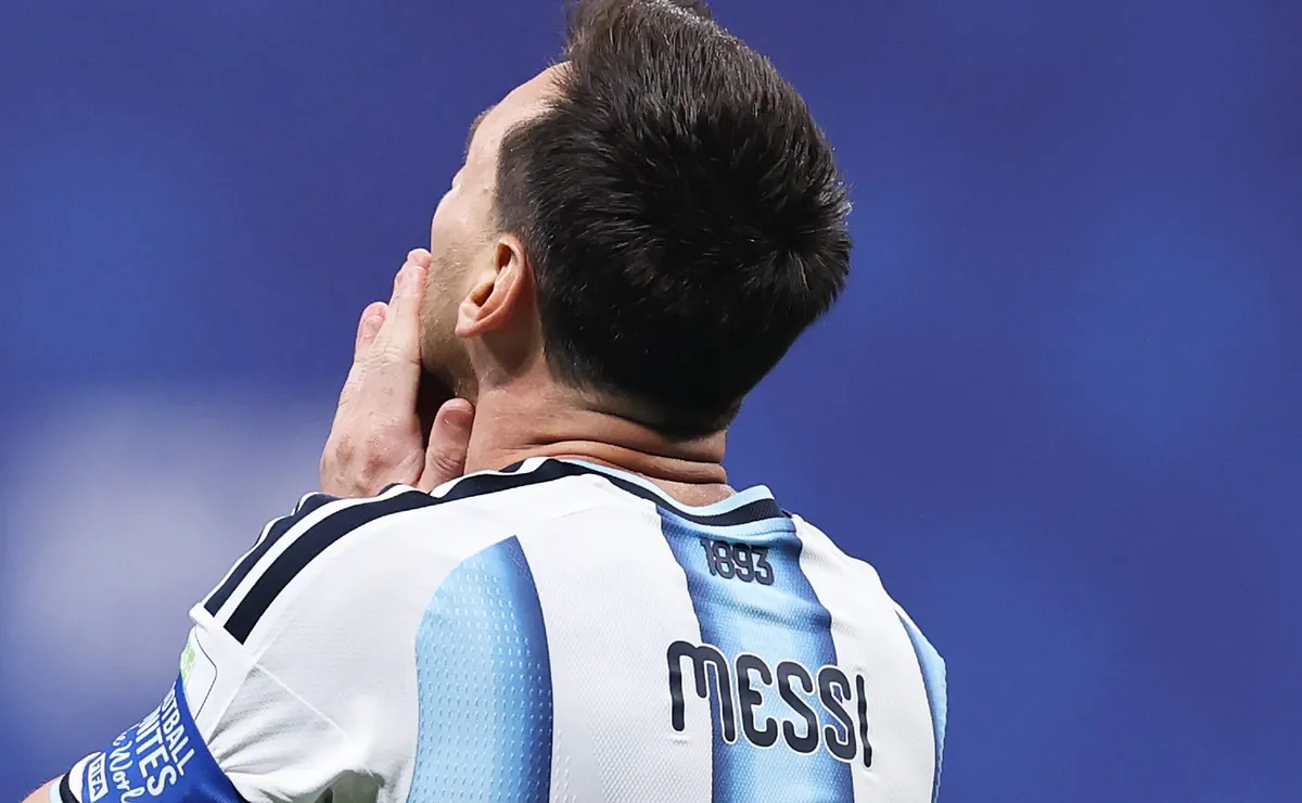 Messi salva Argentina de eliminação contra o Egito e ultrapassa Maradona em recorde de Copas