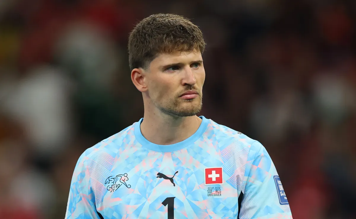 Gregor Kobel elogia Colômbia e comemora classificação da Suíça com desfalques na Copa do Mundo
