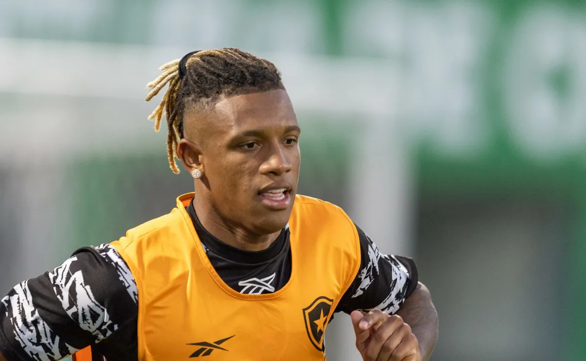 Botafogo ironiza Palmeiras após Danilo completar o 13º jogo no Brasileirão