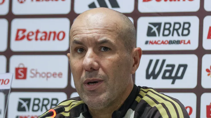 Leonardo Jardim quer reforço para o meio de campo do Flamengo
