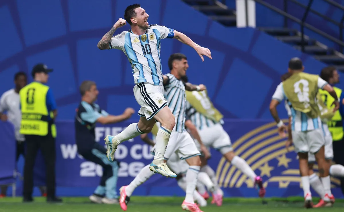Messi supera lendas e alcança feito inédito em mata-matas da Copa do Mundo