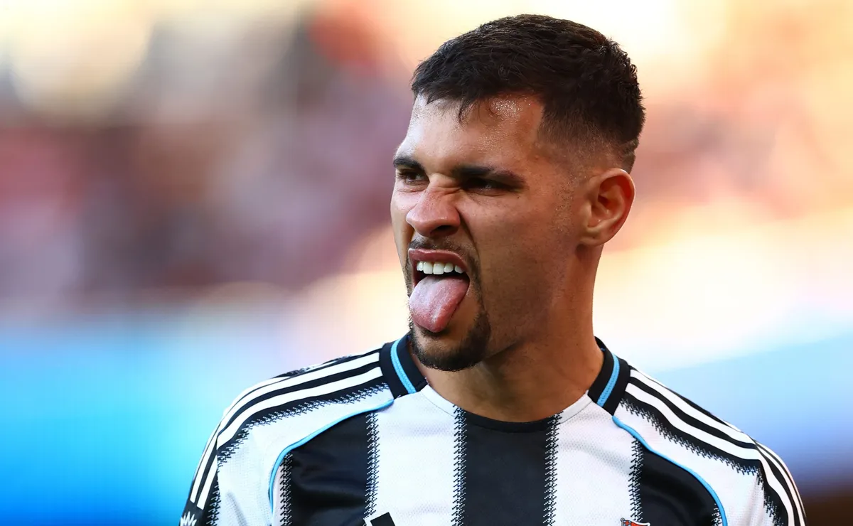Bruno Guimarães quer sair do Newcastle e Arsenal sinaliza pagamento de R$ 415 milhões pela contratação