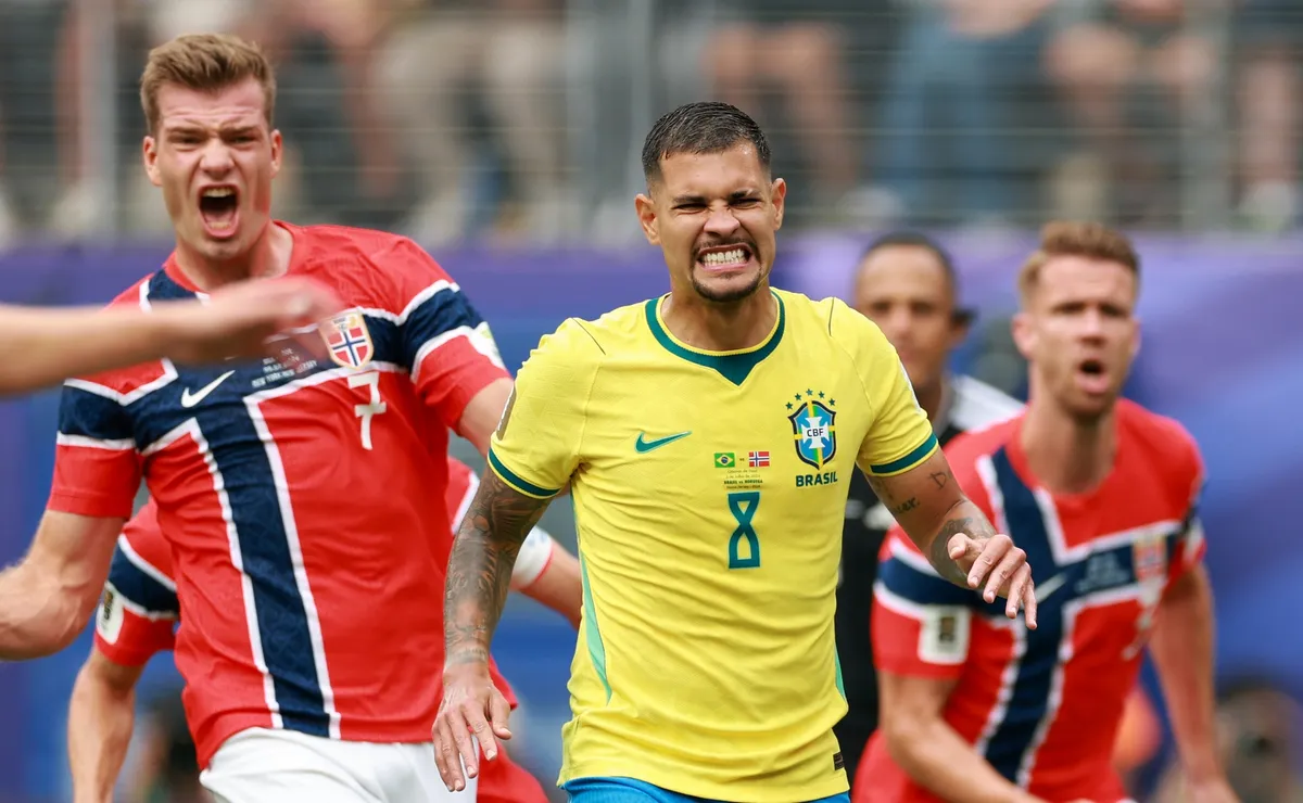 Craque Neto elogia Bruno Guimarães mesmo com pênalti perdido: “Muito maior que o Neymar”