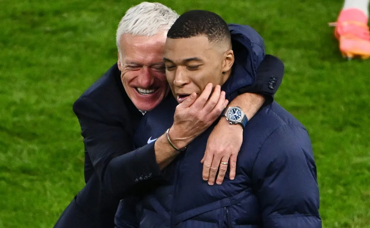 Deschamps elogia postura de Mbappé após ataques de senadora: “Muito forte física e mentalmente”