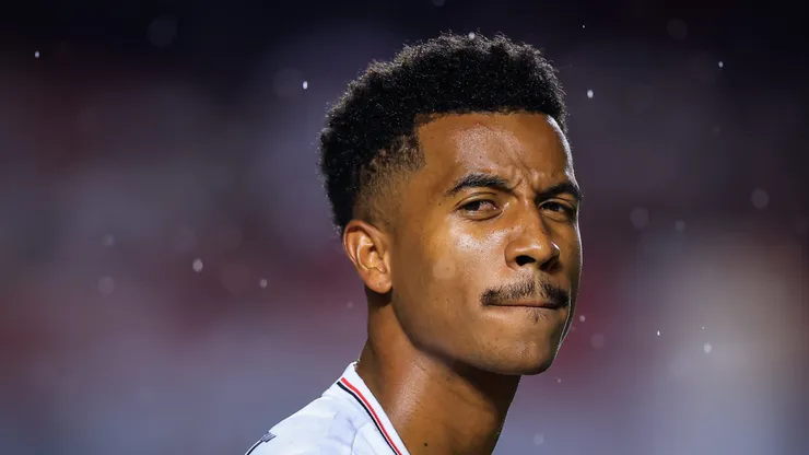 Marcos Antônio em campo pelo São Paulo.