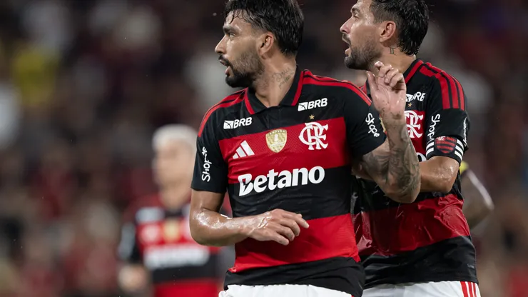 RJ - RIO DE JANEIRO - 22/02/2026 - CARIOCA 2026, FLAMENGO X MADUREIRA - De Arrascaeta jogador do Flamengo e Lucas Paqueta jogador da sua equipe lamentam durante partida contra o Madureira no estadio Maracana pelo campeonato Carioca 2026.  Foto: Jorge Rodrigues/AGIF