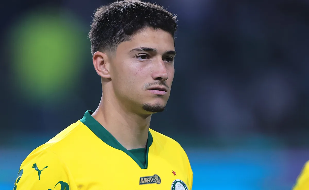 Palmeiras decide vender Emiliano Martínez em caso de contratação de Danilo e uruguaio topa saída