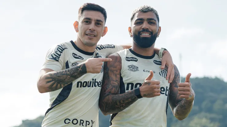 Escobar e Gabigol durante treino no CT Rei Pelé