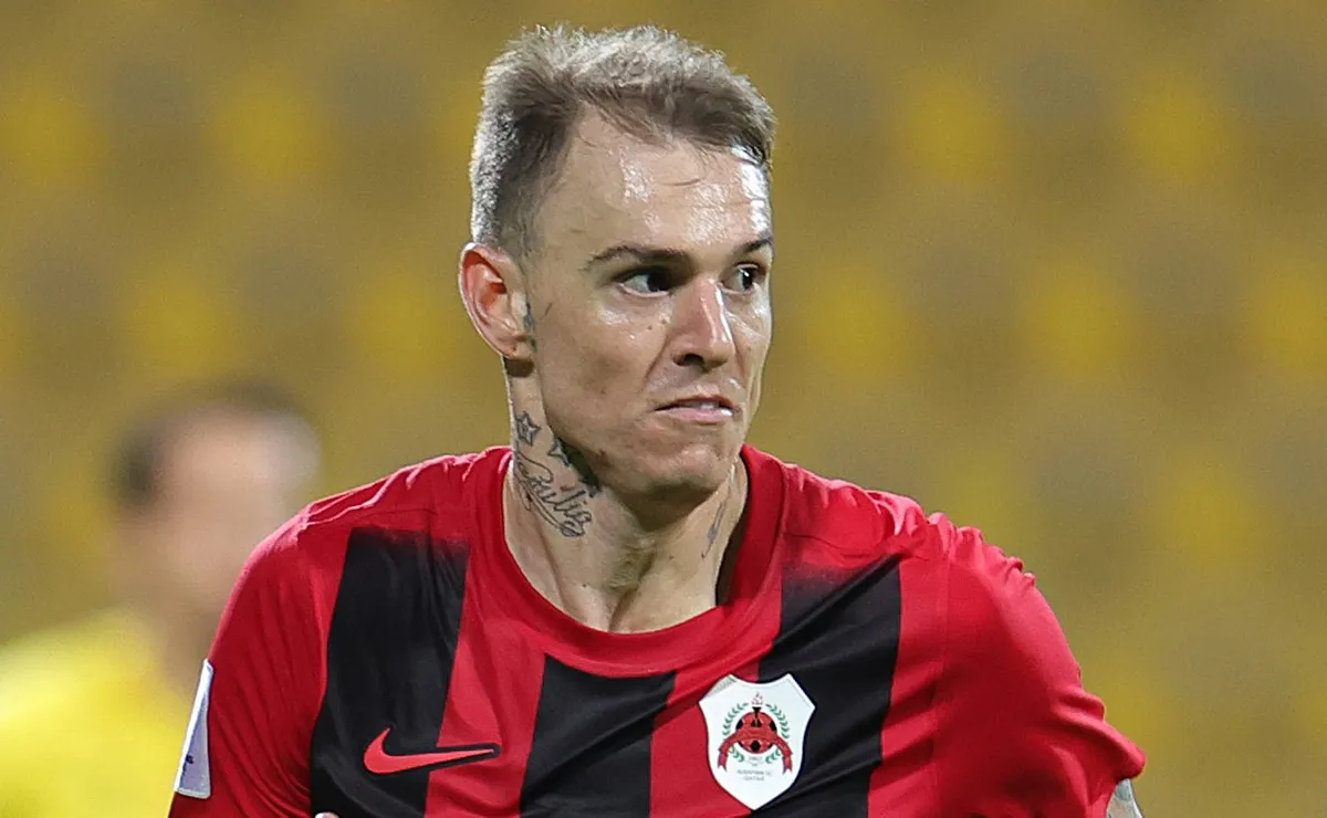 Róger Guedes renova com Al Rayyan e abre caminho para naturalização para jogar no Catar na Copa de 2030