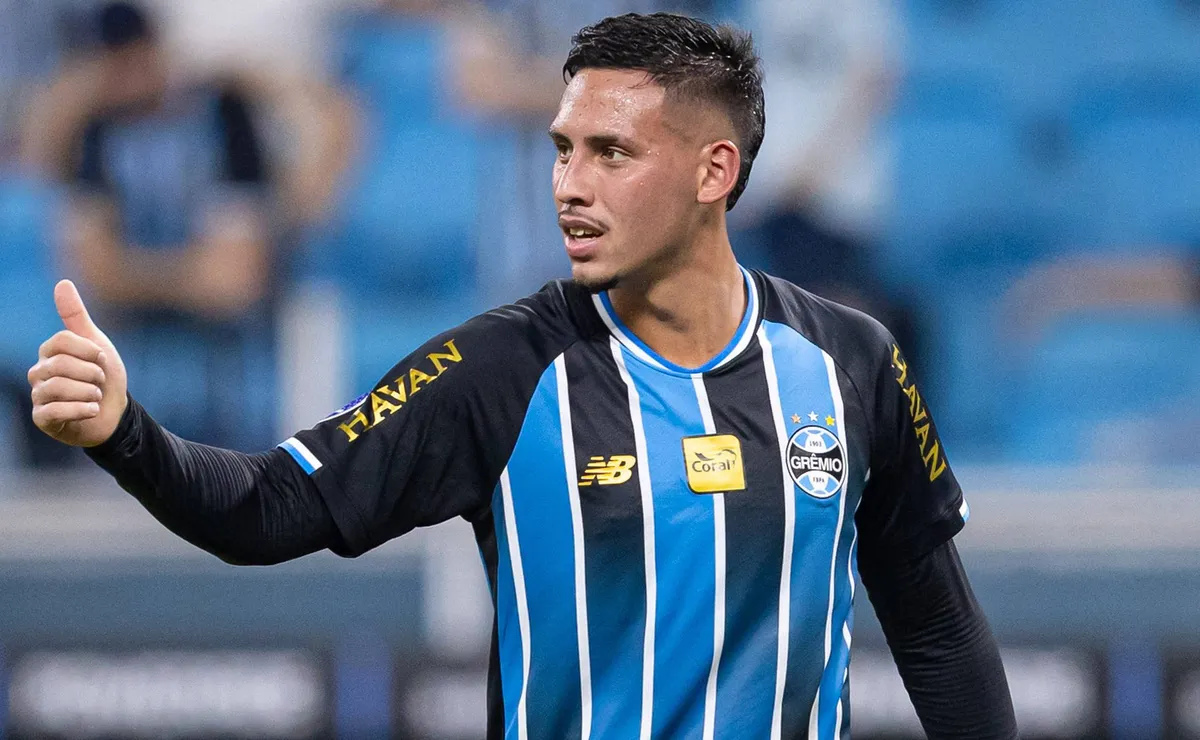 Luís Castro perde a paciência e Grêmio aceita negociar Erick Noriega na janela