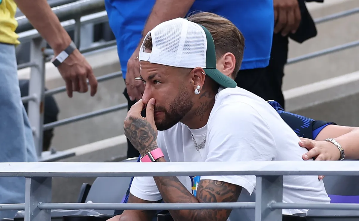 Aparição de Neymar jogando golfe após eliminação do Brasil movimenta as redes sociais
