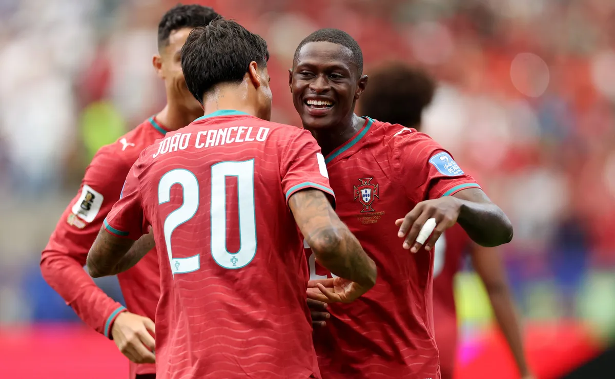 Nuno Mendes e Cancelo deixaram meio-campistas para trás em criação de chances por Portugal