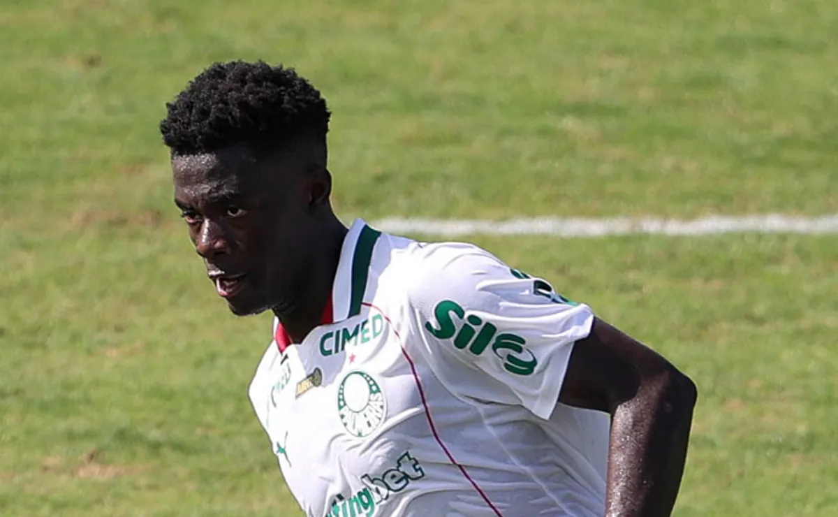 Palmeiras acha ‘diamante’ em Camarões e assina contrato com o atacante Cinoncelli Bilong