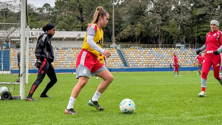 Gurias Coloradas se preparam para retomada do calendário - Foto: Lara Vantzen/Sport Club Internacional