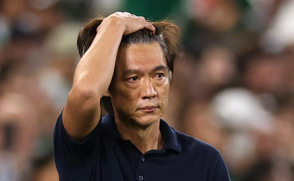 Hong Myung-bo, ex-técnico da Coreia do Sul, desabafa após receber ameaças: “Eu precisava protegê-los”